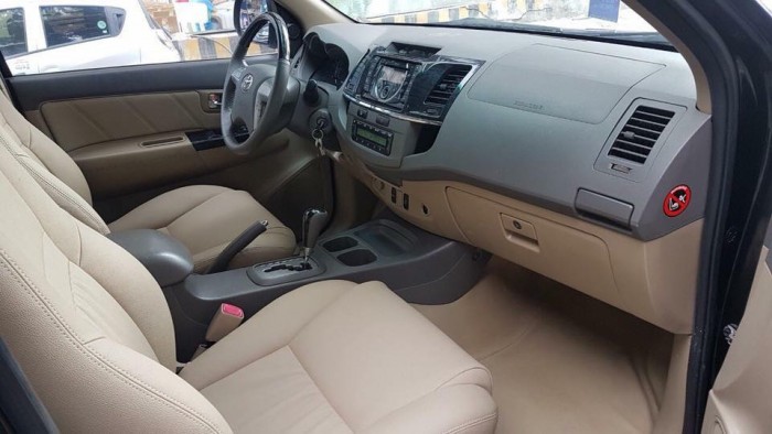 Bán Fortuner máy xăng 2012 số tự động màu đen