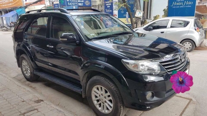 Bán Fortuner máy xăng 2012 số tự động màu đen