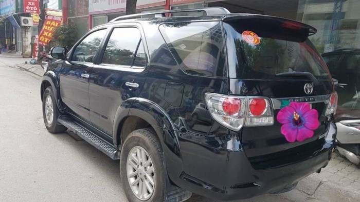 Bán Fortuner máy xăng 2012 số tự động màu đen