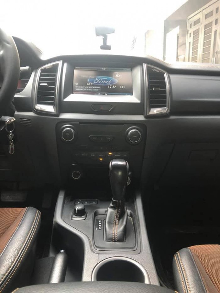 bán Ranger wildtrak 2017 số tự động màu vàng cam