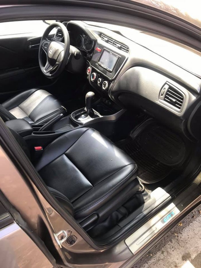 Cần bán xe Honda City đời 2015 số tự động màu xám titan