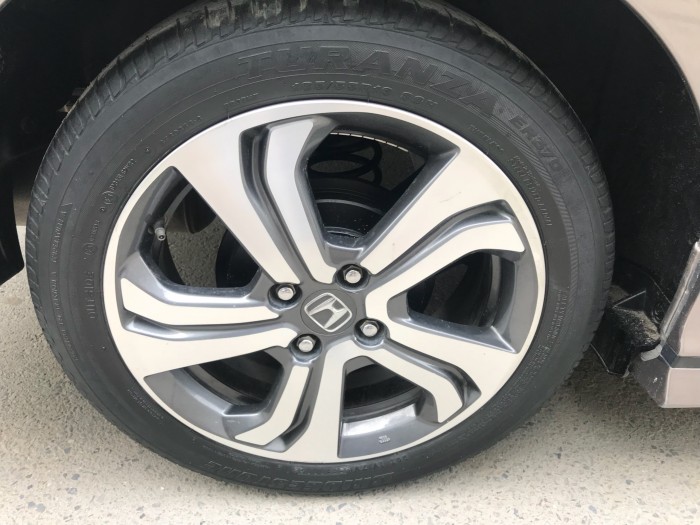 Cần bán xe Honda City đời 2015 số tự động màu xám titan