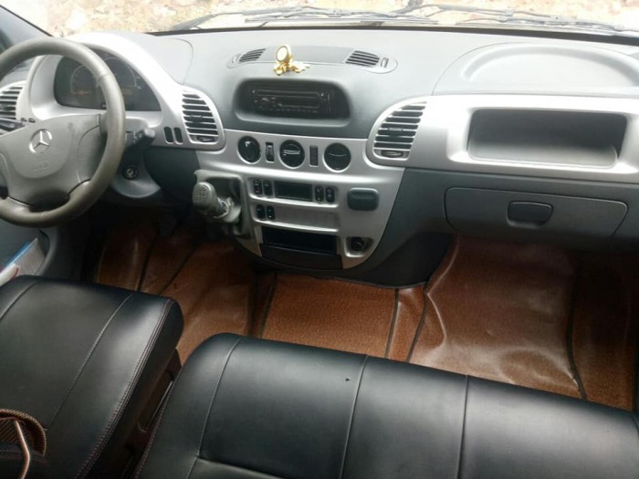 Bán xe Sprinter Xám 2012 máy dầu số sàn rất mới.