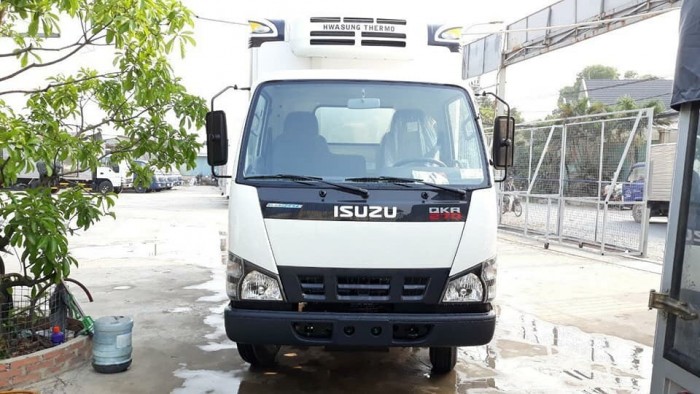 Bán xe tải ISUZU QKR77HE4 thùng đông lạnh, giá trả góp