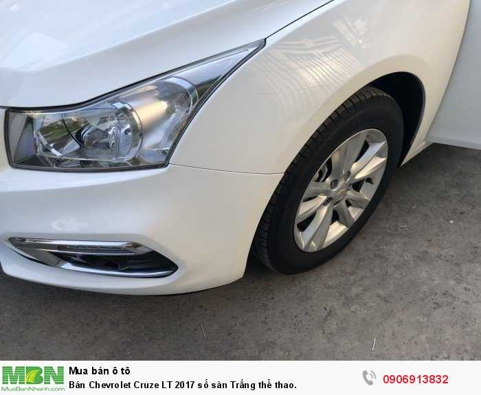 Bán Chevrolet Cruze LT 2017 số sàn Trắng thể thao.