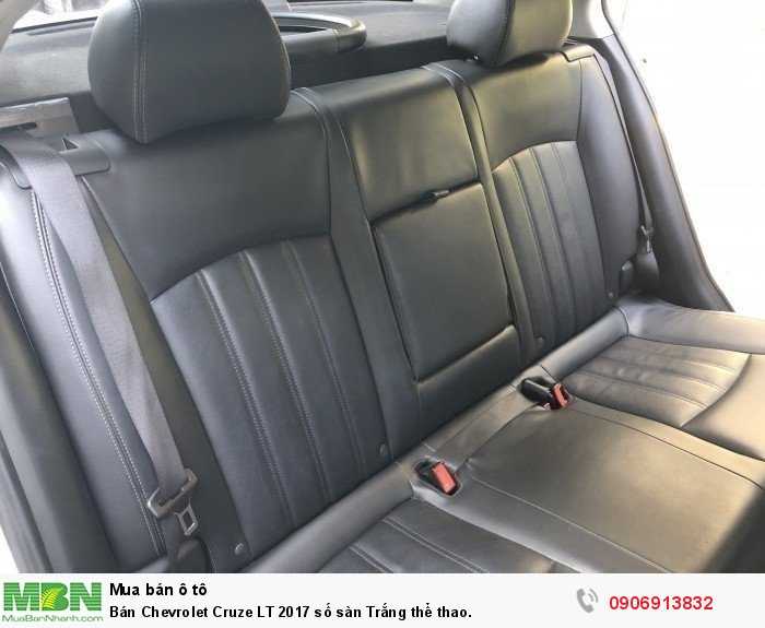 Bán Chevrolet Cruze LT 2017 số sàn Trắng thể thao.