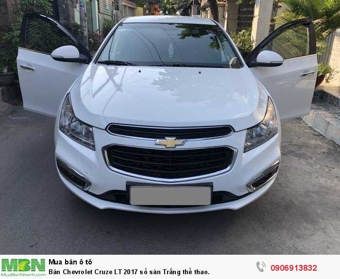 Bán Chevrolet Cruze LT 2017 số sàn Trắng thể thao.