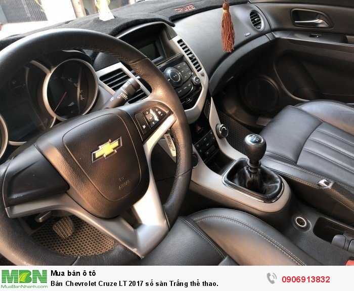 Bán Chevrolet Cruze LT 2017 số sàn Trắng thể thao.