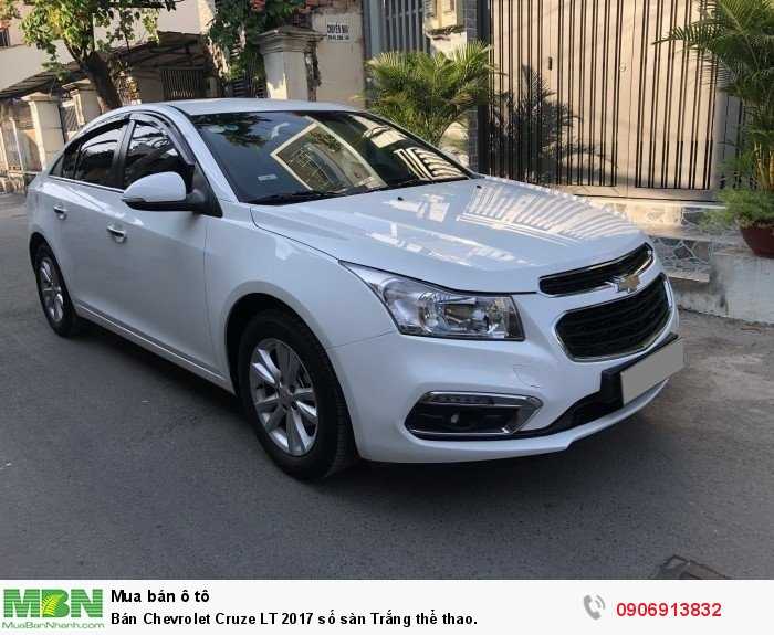 Bán Chevrolet Cruze LT 2017 số sàn Trắng thể thao.