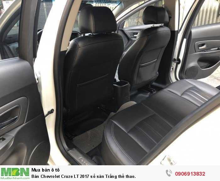 Bán Chevrolet Cruze LT 2017 số sàn Trắng thể thao.
