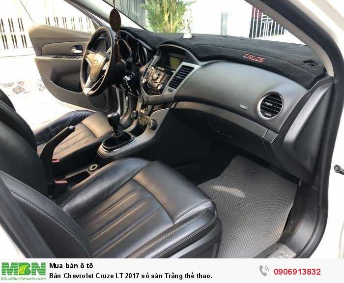 Bán Chevrolet Cruze LT 2017 số sàn Trắng thể thao.