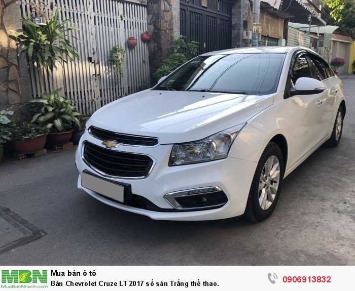 Bán Chevrolet Cruze LT 2017 số sàn Trắng thể thao.