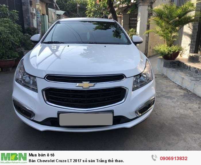 Bán Chevrolet Cruze LT 2017 số sàn Trắng thể thao.