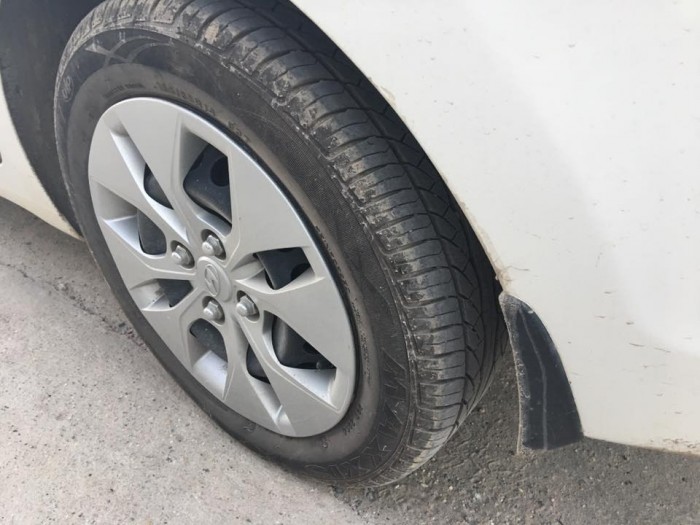 Cần bán xe Hyundai Grand i10 đời 2016 số sàn màu trắng