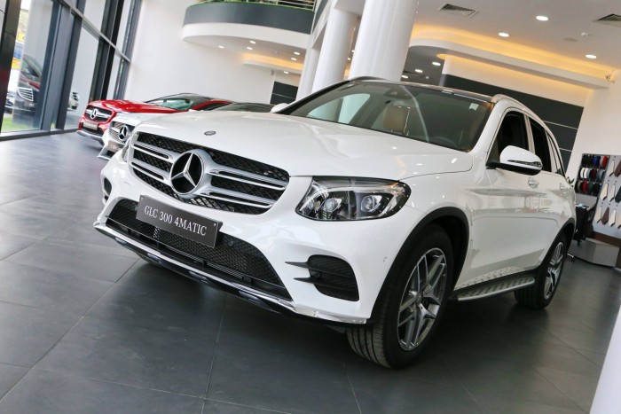 Mercedes GLC 300 AMG 4MATIC  - Xe Giao Ngay - Giá Tốt Nhất Cả Nước - Trả góp 85% giá xe