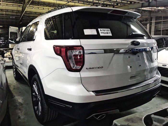 Ford Expolrer, Giá siêu tốt trong tháng ,xe giao trong tháng , đủ màu !