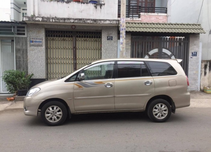 Bán Innova g 2012 số sàn màu ghi vàng, xe zin 99%