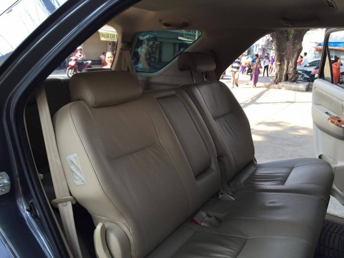 Bán Fortuner 2011 xám chì tự động chính chủ.