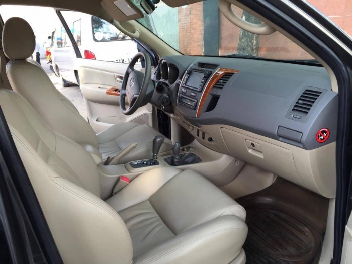 Bán Fortuner 2011 xám chì tự động chính chủ.