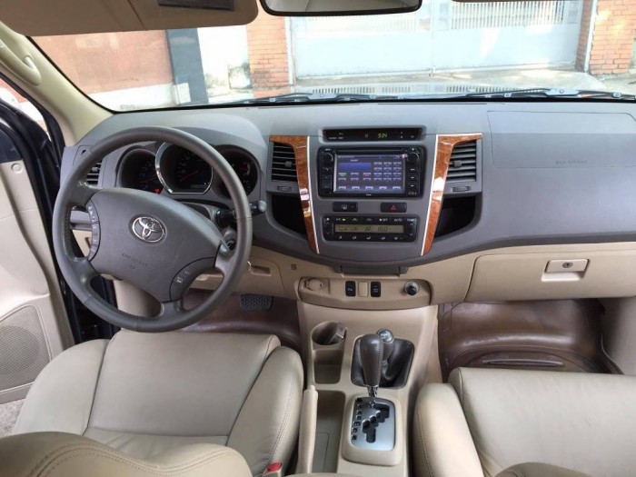 Bán Fortuner 2011 xám chì tự động chính chủ.