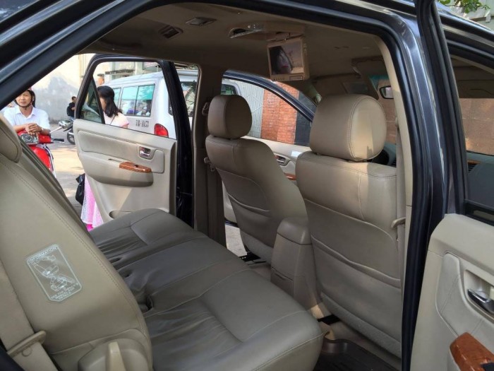 Bán Fortuner 2011 xám chì tự động chính chủ.