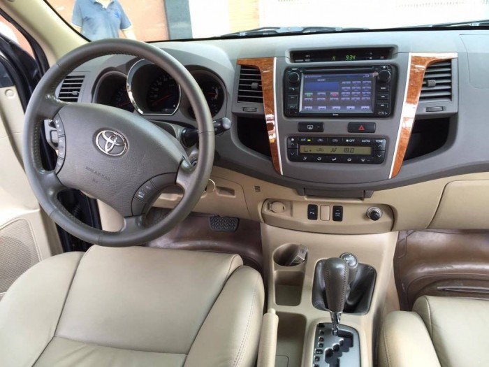 Bán Fortuner 2011 xám chì tự động chính chủ.