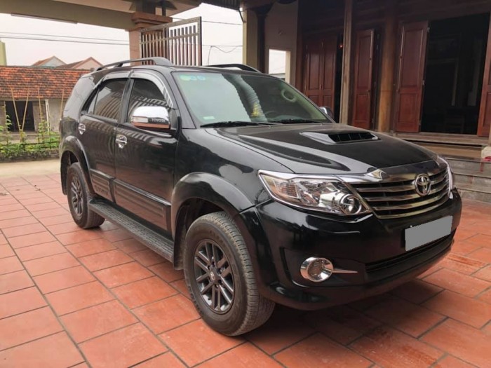 Bán Fortuner dầu 2016 đk 2017 màu đen tuyệt đẹp luôn nha