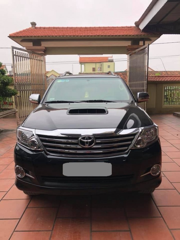 Bán Fortuner dầu 2016 đk 2017 màu đen tuyệt đẹp luôn nha