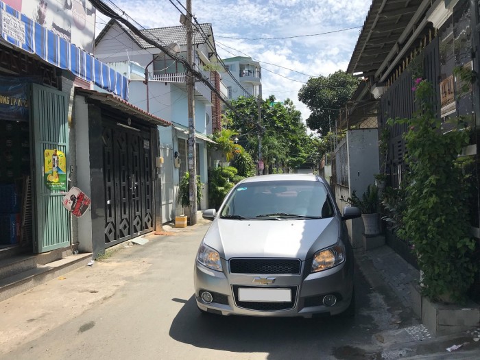 Cần bán xe Chevrolet Aveo 2017 số sàn màu bạc