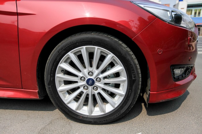 Ford Focus chiếc xe gia đình với động cơ tốt nhất !