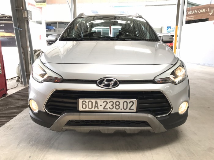 Bán Hyundai i20 Active 1.4AT màu bạc số tự động nhập Ấn Độ 2015 biển Đồng Nai