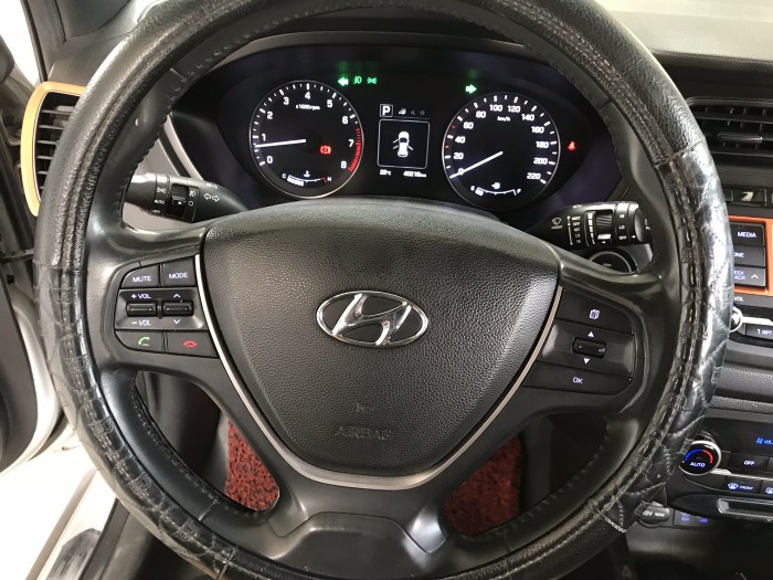 Bán Hyundai i20 Active 1.4AT màu bạc số tự động nhập Ấn Độ 2015 biển Đồng Nai