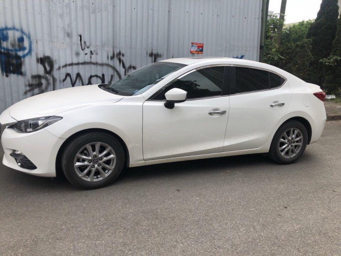 Cần tiền bán Mazda3, sx2017, số tự động màu trắng, gia đình sử dụng