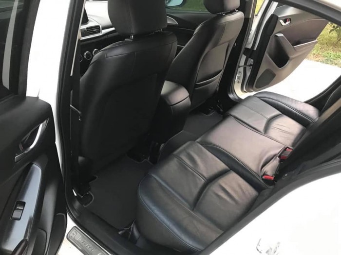Cần tiền bán Mazda3, sx2017, số tự động màu trắng, gia đình sử dụng