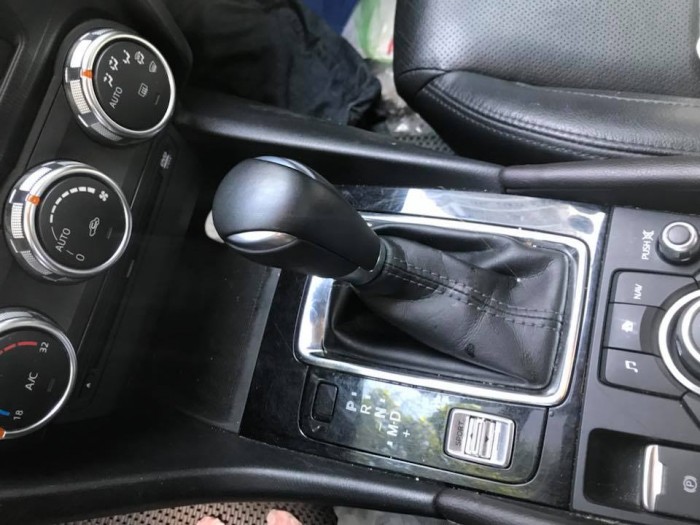 Cần tiền bán Mazda3, sx2017, số tự động màu trắng, gia đình sử dụng