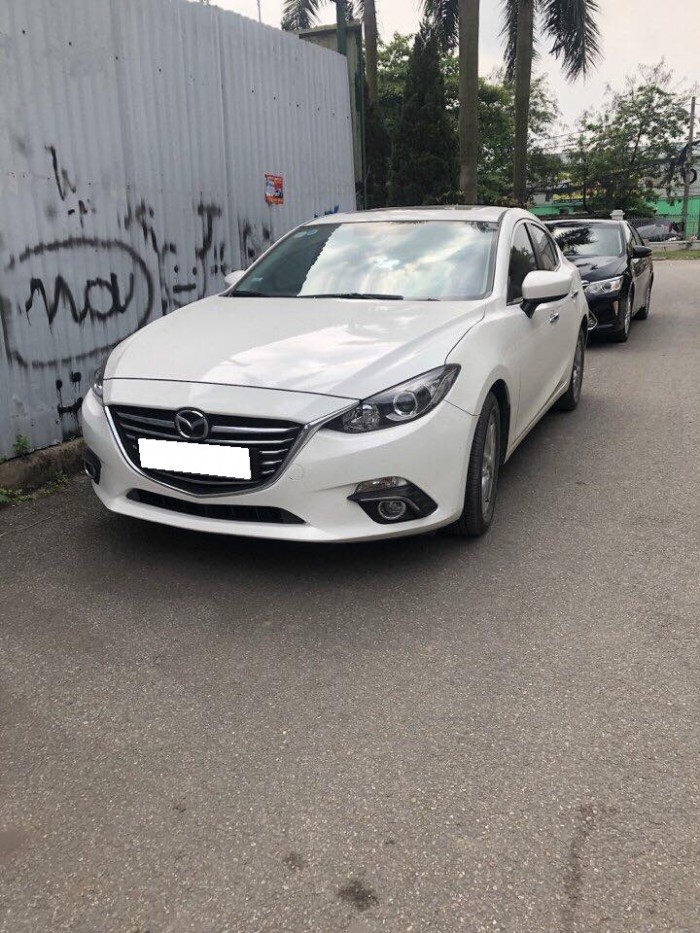 Cần tiền bán Mazda3, sx2017, số tự động màu trắng, gia đình sử dụng