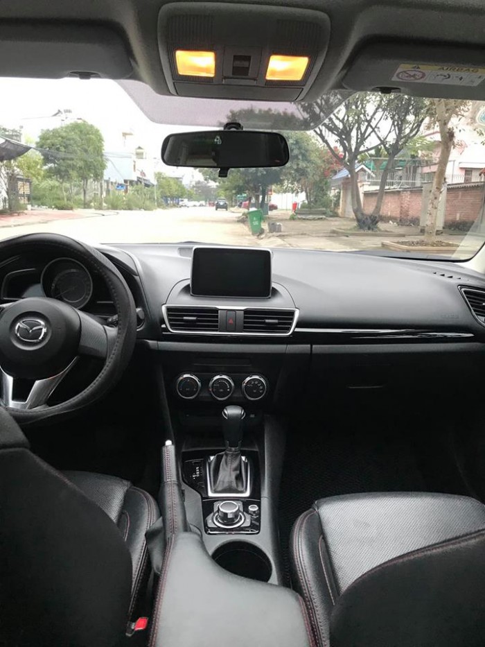 Bán Mazda 3 tự động 2018 Trắng trẻ đẹp lung linh.