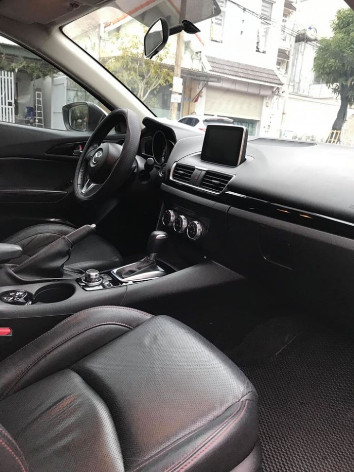 Bán Mazda 3 tự động 2018 Trắng trẻ đẹp lung linh.