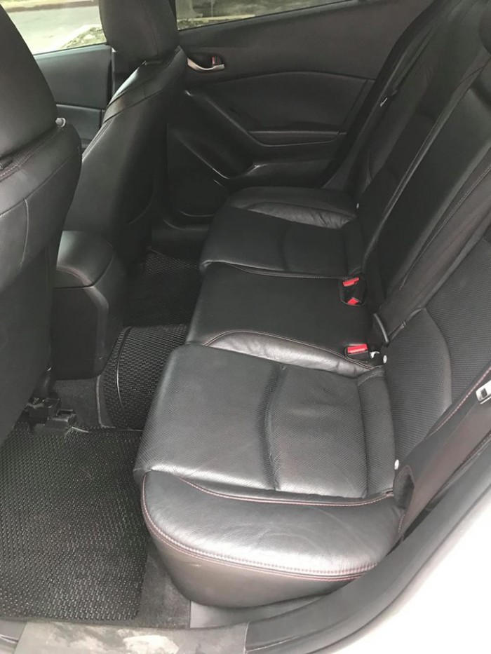 Bán Mazda 3 tự động 2018 Trắng trẻ đẹp lung linh.