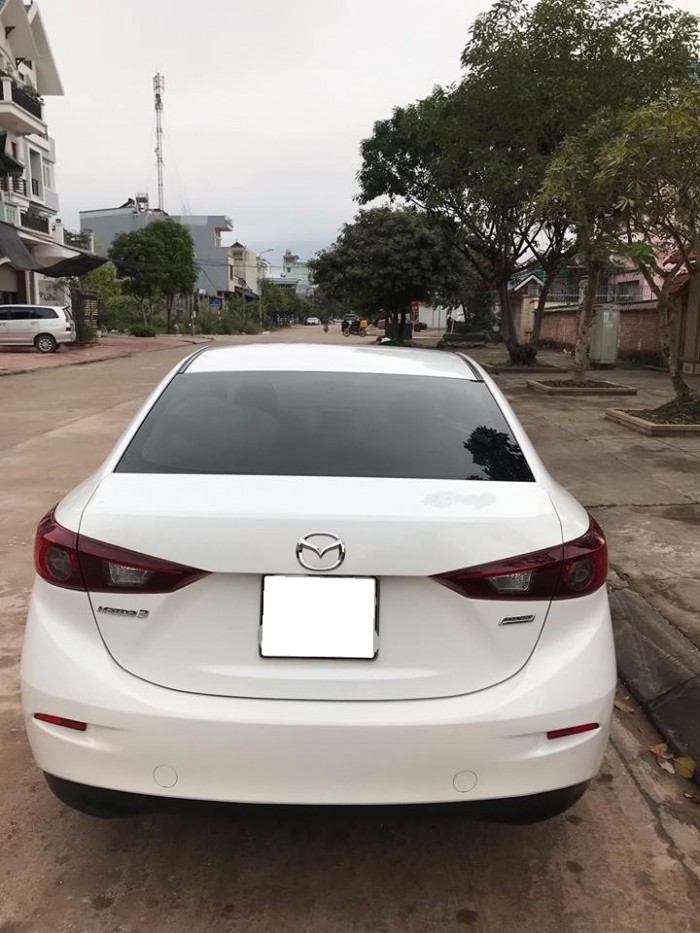 Bán Mazda 3 tự động 2018 Trắng trẻ đẹp lung linh.