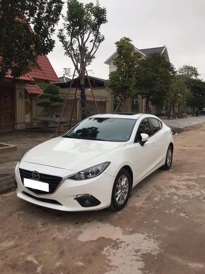 Bán Mazda 3 tự động 2018 Trắng trẻ đẹp lung linh.