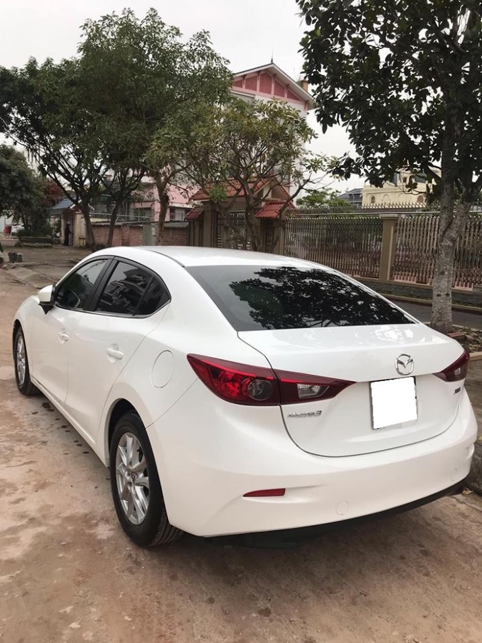 Bán Mazda 3 tự động 2018 Trắng trẻ đẹp lung linh.