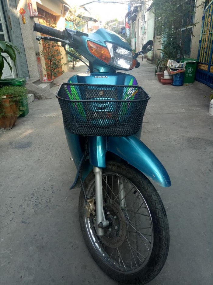 2.Wave 110c up dàn áo thái bstp xe đẹp như hình chạy lợi xăng bstp giá 5,2tr, chạy vô tư