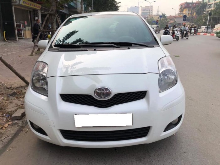 Gia đình cần bán Yaris 2009 đăng ký 2010, số tự động, nhập khẩu, màu trắng