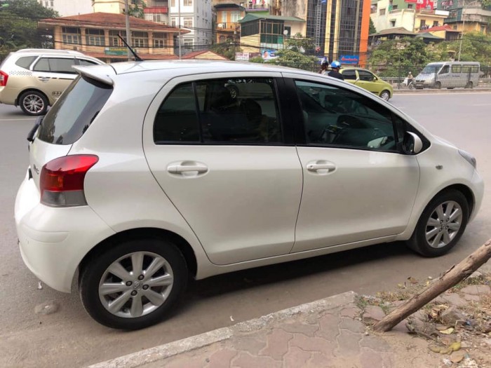 Gia đình cần bán Yaris 2009 đăng ký 2010, số tự động, nhập khẩu, màu trắng