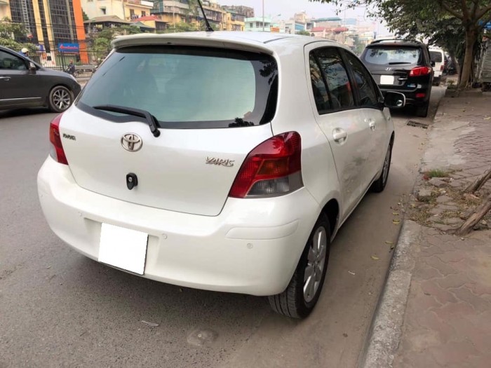 Gia đình cần bán Yaris 2009 đăng ký 2010, số tự động, nhập khẩu, màu trắng