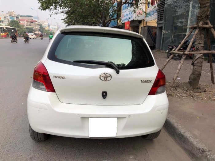 Gia đình cần bán Yaris 2009 đăng ký 2010, số tự động, nhập khẩu, màu trắng