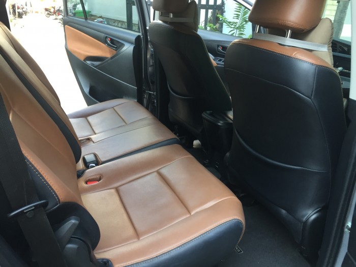 Bán xe Innova 2017 số sàn màu xám đẹp lăm luôn