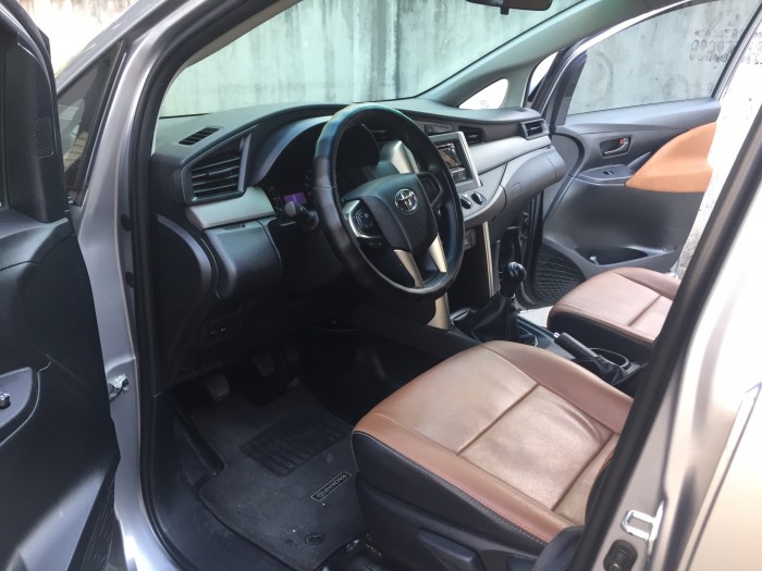 Bán xe Innova 2017 số sàn màu xám đẹp lăm luôn