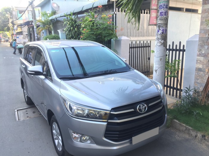 Bán xe Innova 2017 số sàn màu xám đẹp lăm luôn